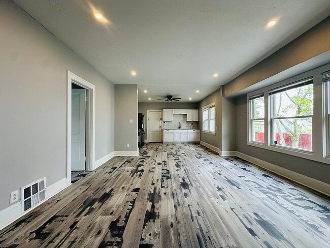 Building Photo - 4014 Cypress Ave