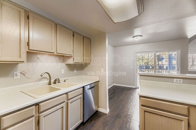 Building Photo - 5906 S Jellison St