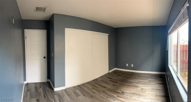 Building Photo - 4030 E Carey Ave