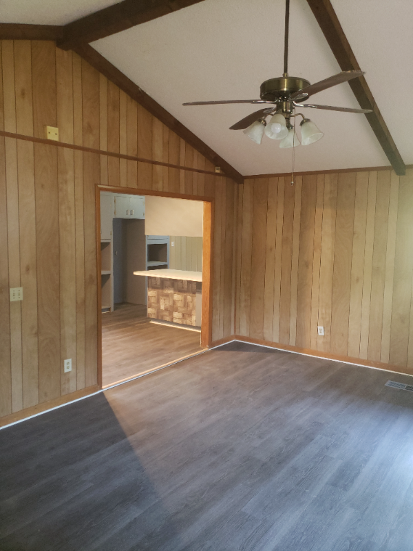 Building Photo - 904 Martin St