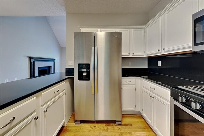 Building Photo - 44 Oak Landing Ct S