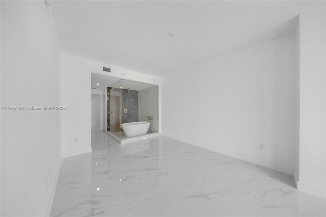 Building Photo - 700 NE 24th St