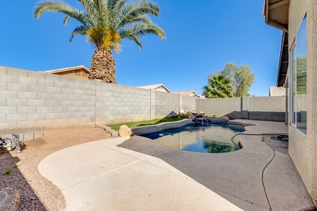 Building Photo - Charming 4-Bedroom Peoria Home with Private Pool – Great Location!