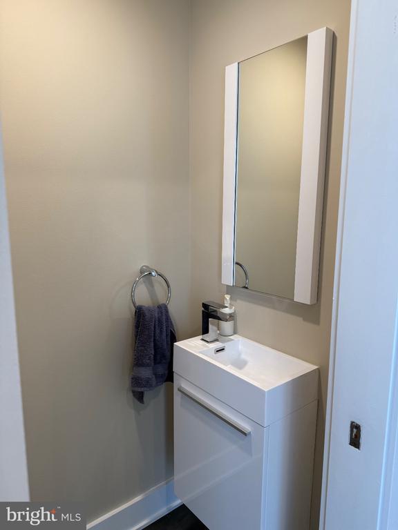 Building Photo - 1651 E Eyre St