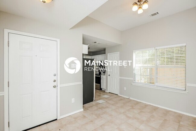 Building Photo - 4 Bedroom Pet-Friendly Home in Dallas, TX with Main Street Renewal