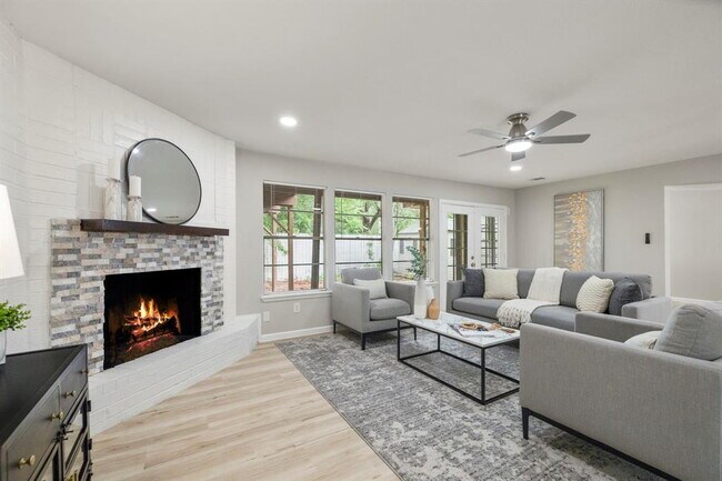 Building Photo - Remodeled 3-Bed Home with Office & Deck in...