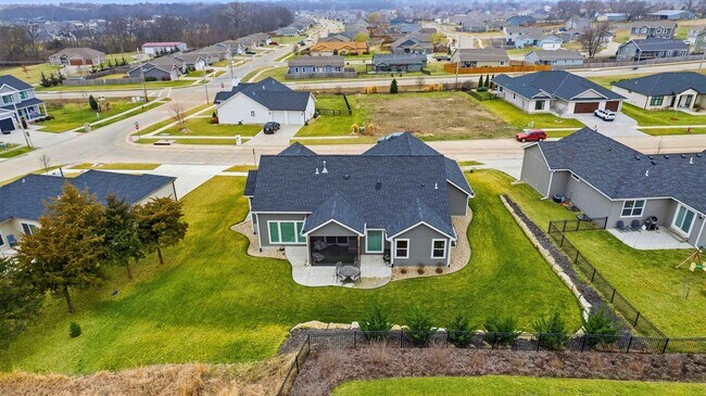 Building Photo - Stunning 6 Bed, 3 Bath Heritage Hills Home | 3-Car Garage | Walk-Out Basement