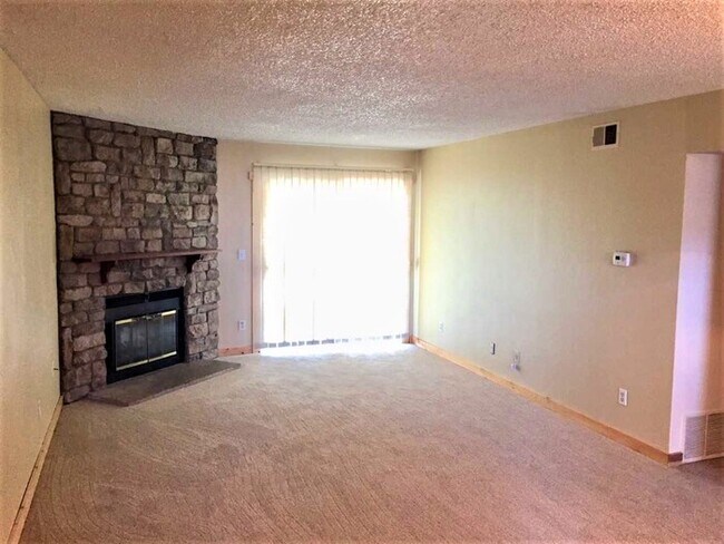 Building Photo - Beautful Condo in Tall Pines