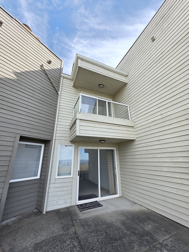Building Photo - 1728 Edwards Dr