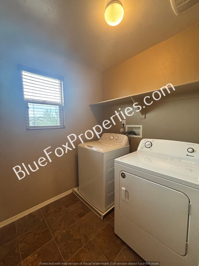 Building Photo - 6959 S Red Maids Dr
