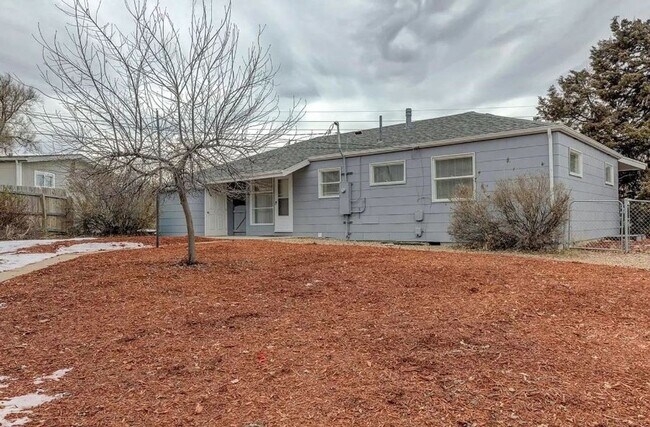 Building Photo - Charming Single-Family Home in Virginia Village, Denver
