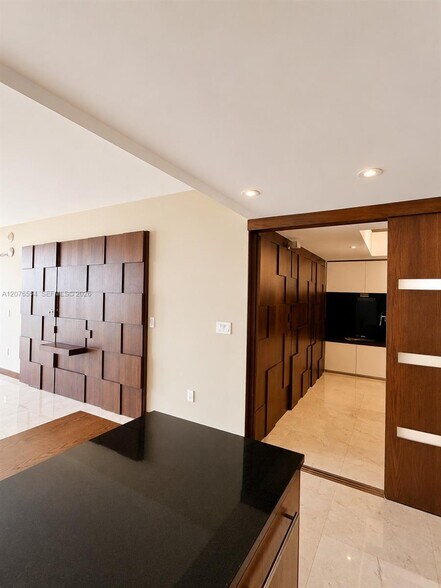 Building Photo - 465 Brickell Ave