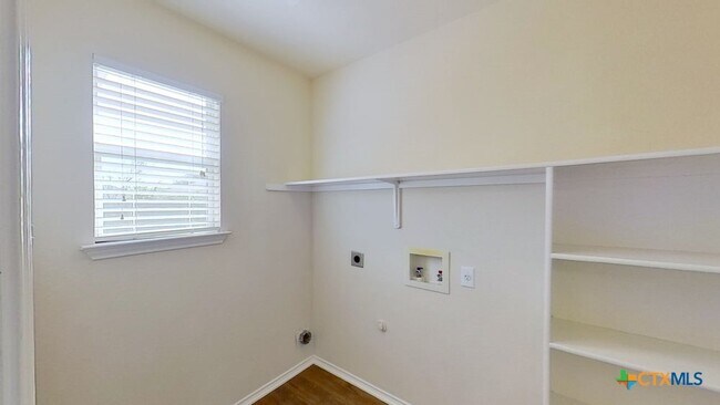 Building Photo - 1013 W South St