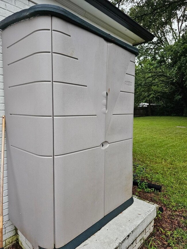 Building Photo - Remodeled 3 bedroom, 2 bath home