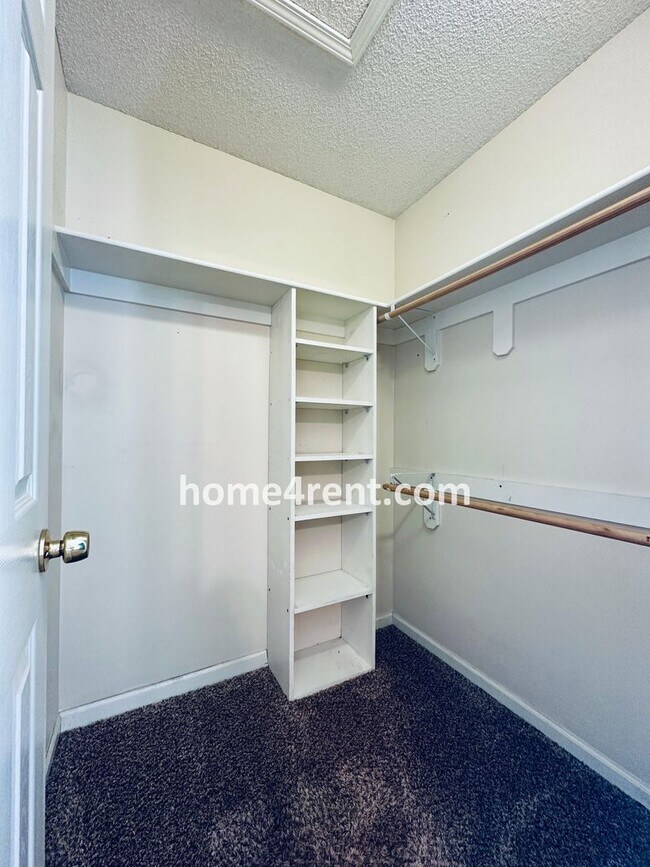 Building Photo - Overland Park Raised Ranch, Primary Suite ...
