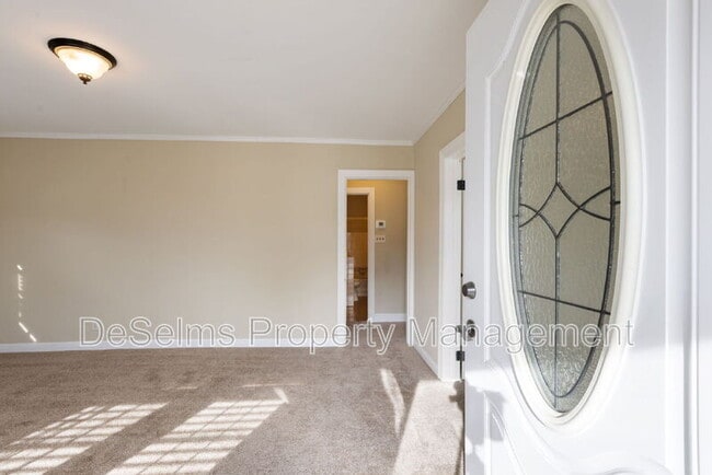 Building Photo - 922 Wedgewood Ave