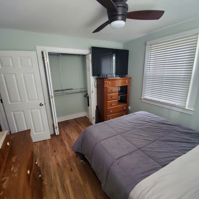 Building Photo - 2 Bedroom 1.5 Bath House in Park Circle No...