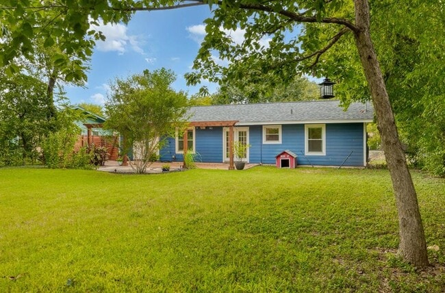 Building Photo - 1511 Fairfield Dr