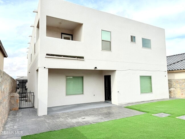 Building Photo - 12824 Linstead Ave