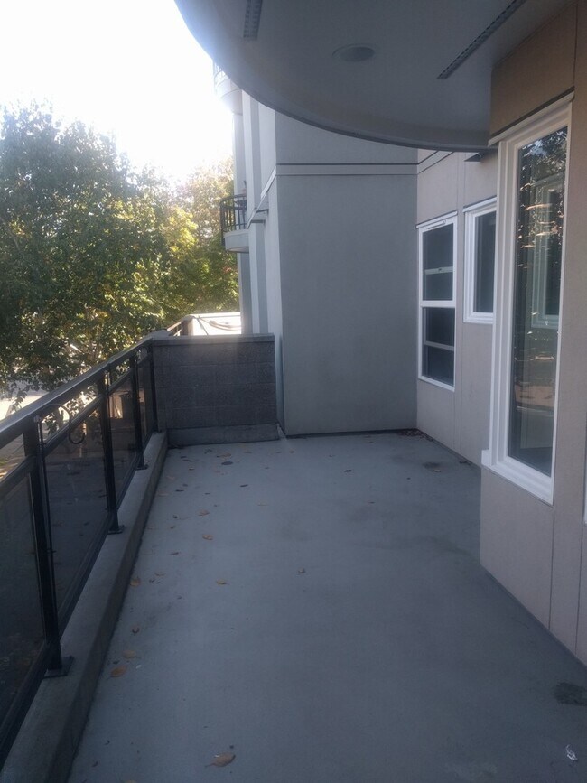 Building Photo - Beautiful 1BDR in the Heart of Upper Queen...