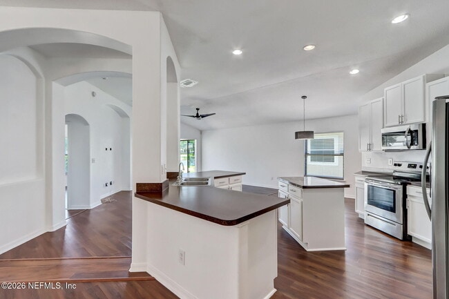 Building Photo - 566 Longmill Ln