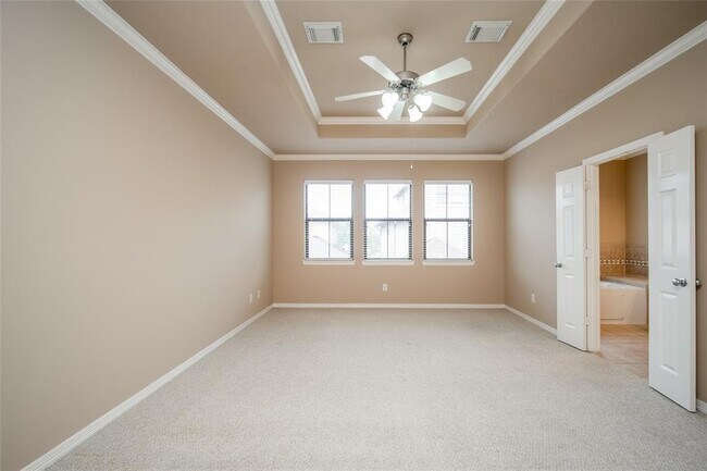 Building Photo - 2906 Royal Oaks Crest