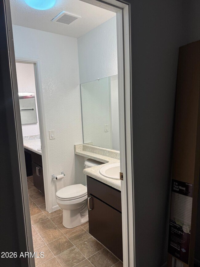 Building Photo - 1545 E Sahuaro Dr