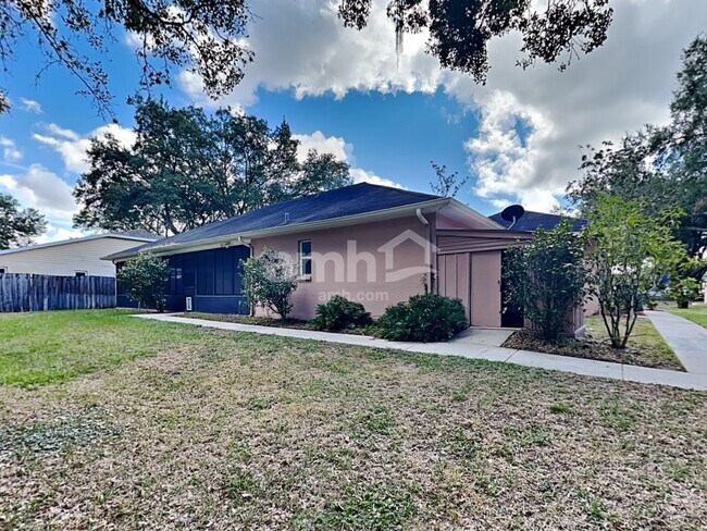 Building Photo - 220 Bryan Oak Avenue