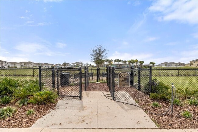 Building Photo - 2049 Heart Lk Dr