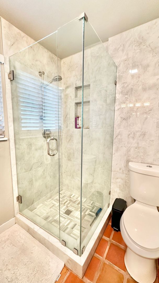Building Photo - Beautifully Appointed & Fully Furnished, S...