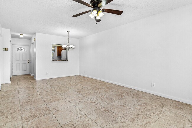 Building Photo - 9855 Sandalfoot Blvd