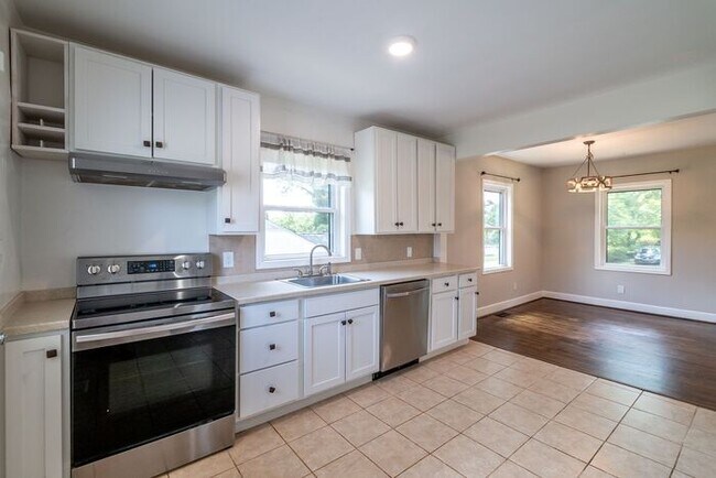 Building Photo - Charming Renovated 2BR Home in Revolution Park – Minutes from Uptown Charlotte!