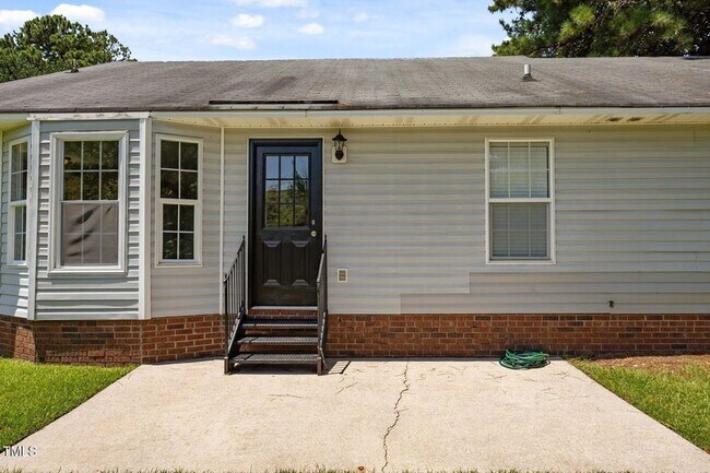 Building Photo - 450 Main St