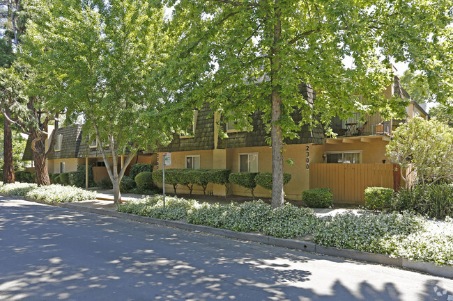 Primary Photo - 2300-2306 G St