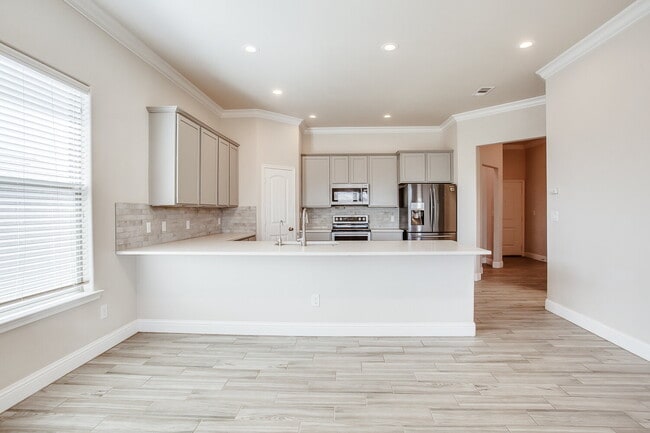 Building Photo - 3-Bedroom Home in Southwest Lubbock!