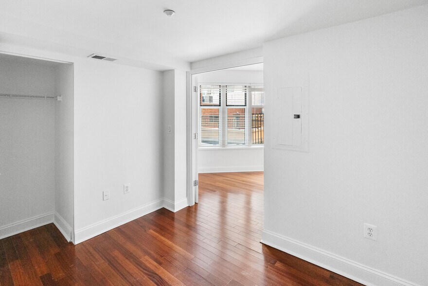 Building Photo - 1150 K St NW