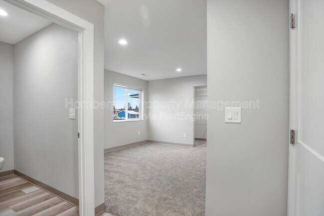 Building Photo - 1603 N Manifold Ln