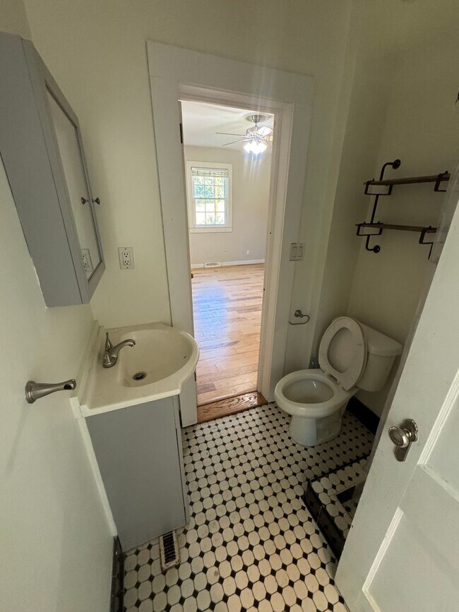 Building Photo - 207 Edgemont Ave