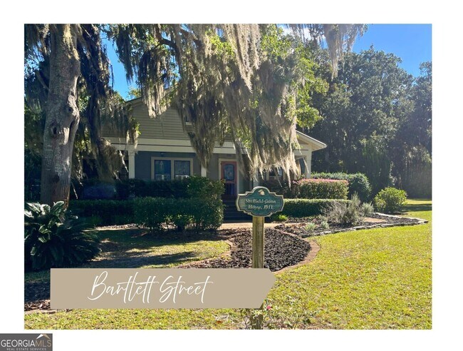 Building Photo - 208 Bartlett St