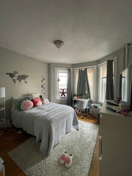 Building Photo - 462 Park Dr