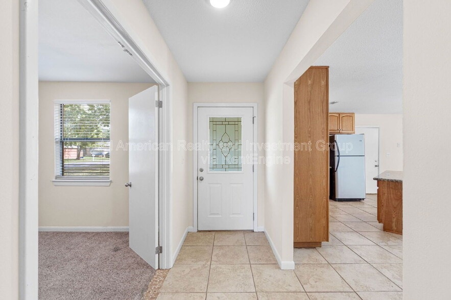 Building Photo - 137 Deville Dr