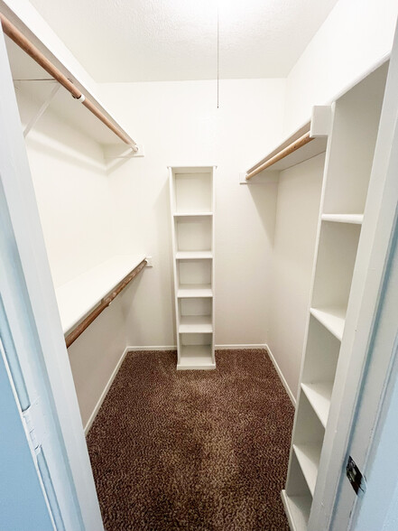 Bedroom 1 Closet - 4917 Jamesway Rd