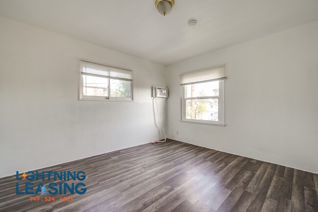 Building Photo - 14759 1/2 Vanowen-4B