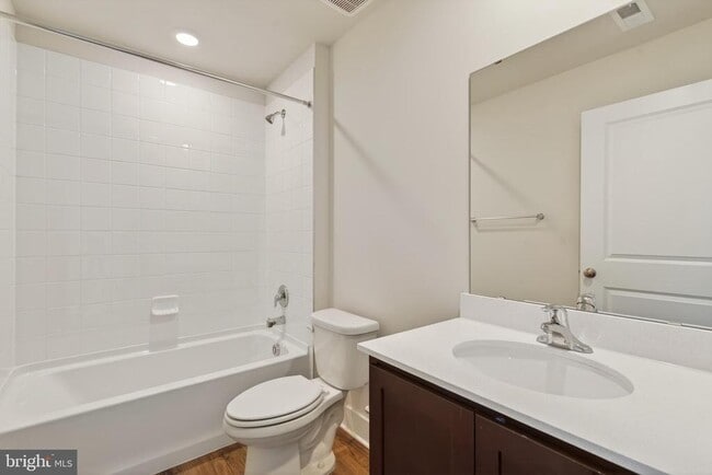 Building Photo - 5225 Manor Park Dr