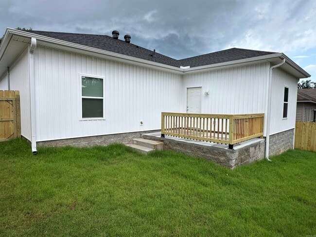 Building Photo - 2215 Perry St
