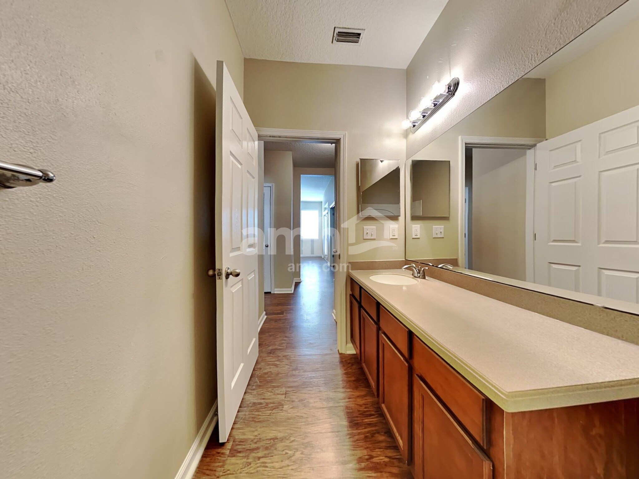 Building Photo - 809 N Garden Lake Dr