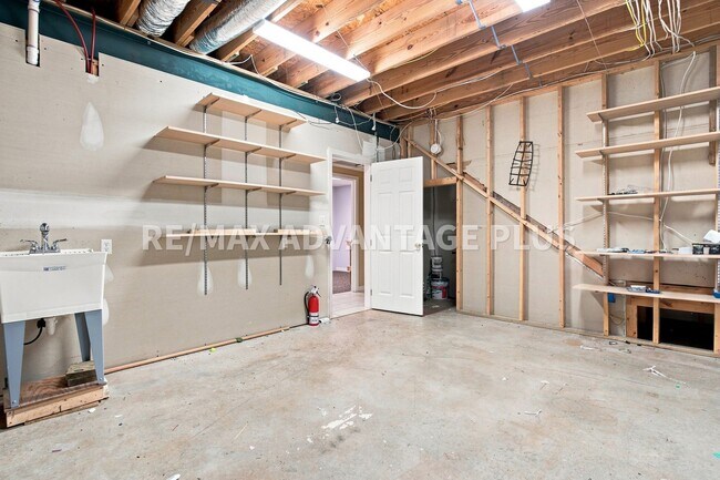 Building Photo - 56 Holland Rd
