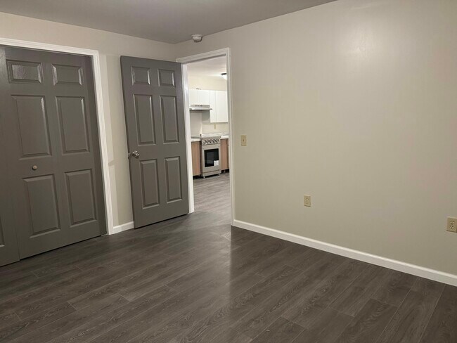 Building Photo - 355 S Main St