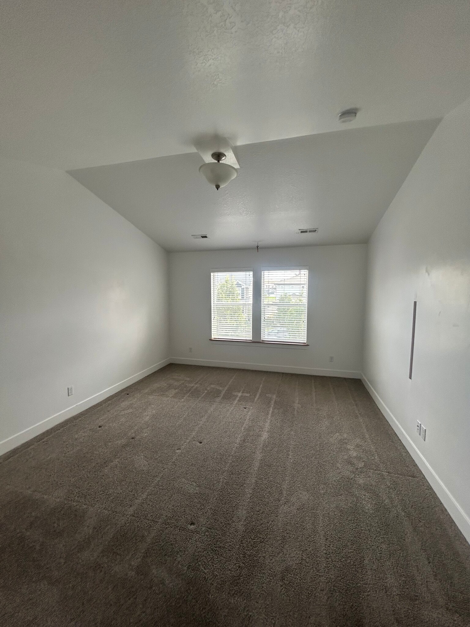 Building Photo - 878 W McKenna Rd