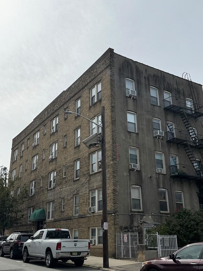 Building Photo - 7505 Palisade Ave